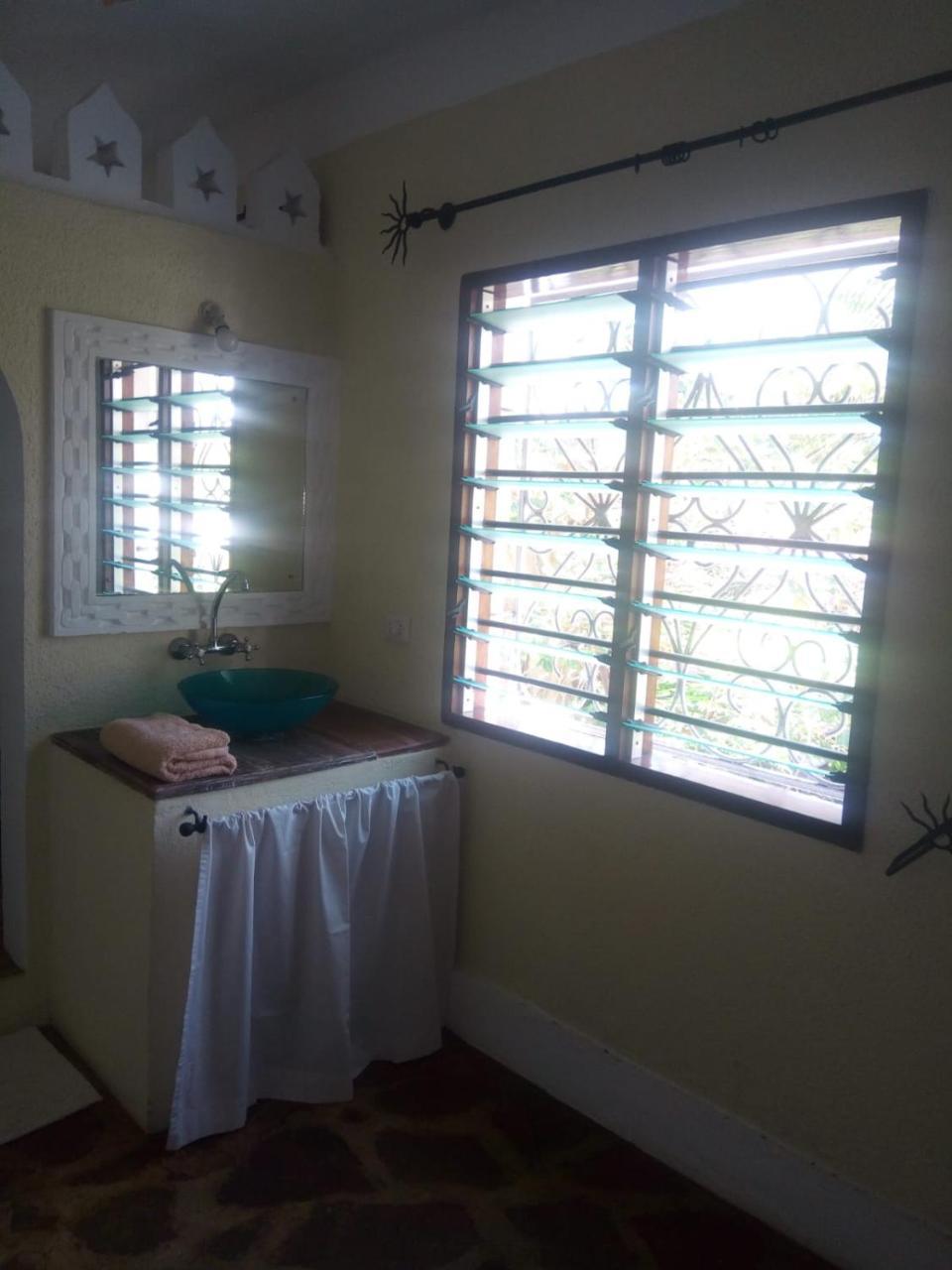 Pashmina House Bed & Breakfast Watamu Ngoại thất bức ảnh